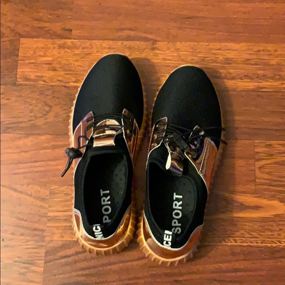 Sneakers, brand new, never worn